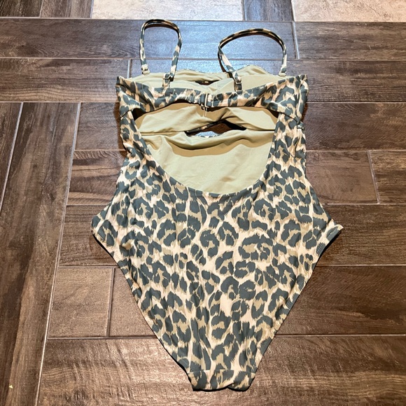 AERIE Tan Leopard One Piece full coverage bathing suit Swimsuit women’s medium - Picture 3 of 5